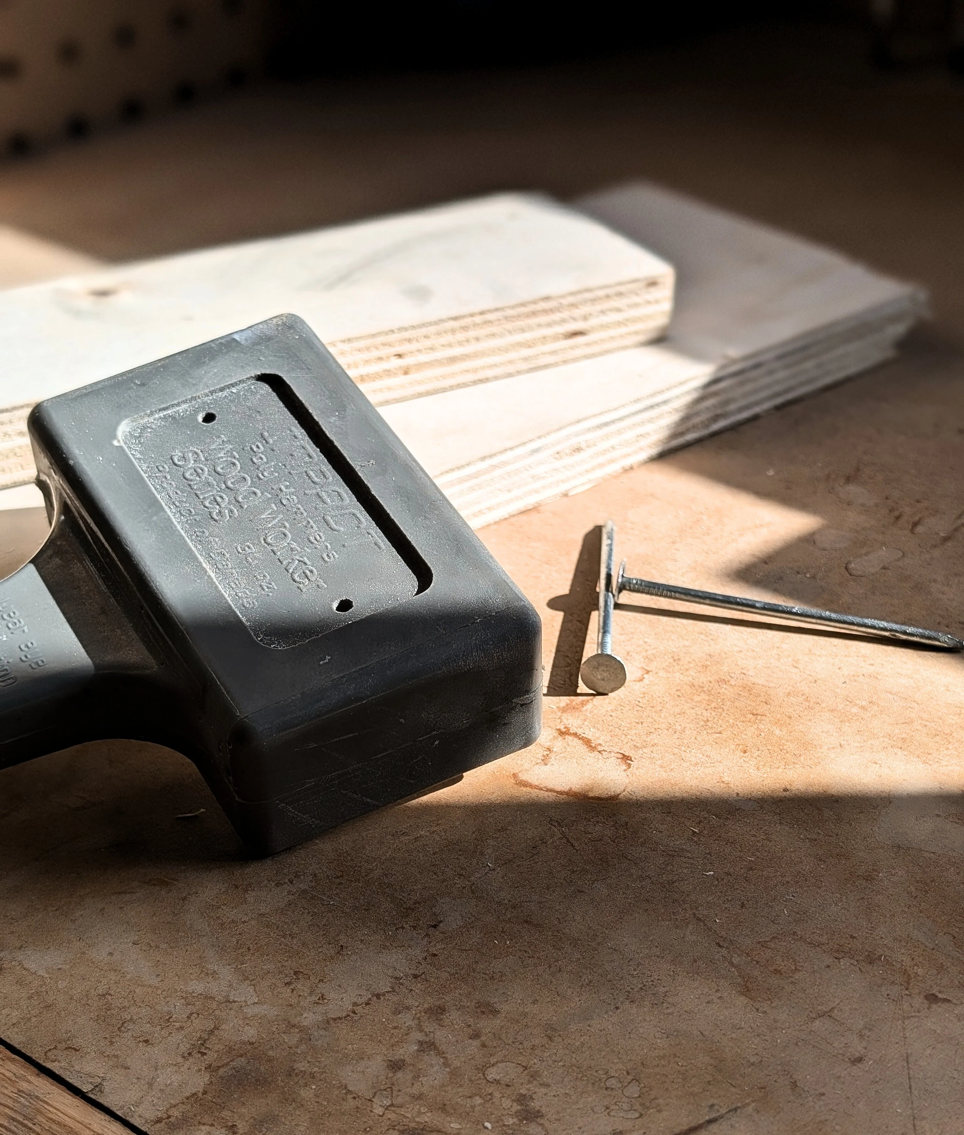 34oz Woodworker Dead Blow Hammer - Image 6
