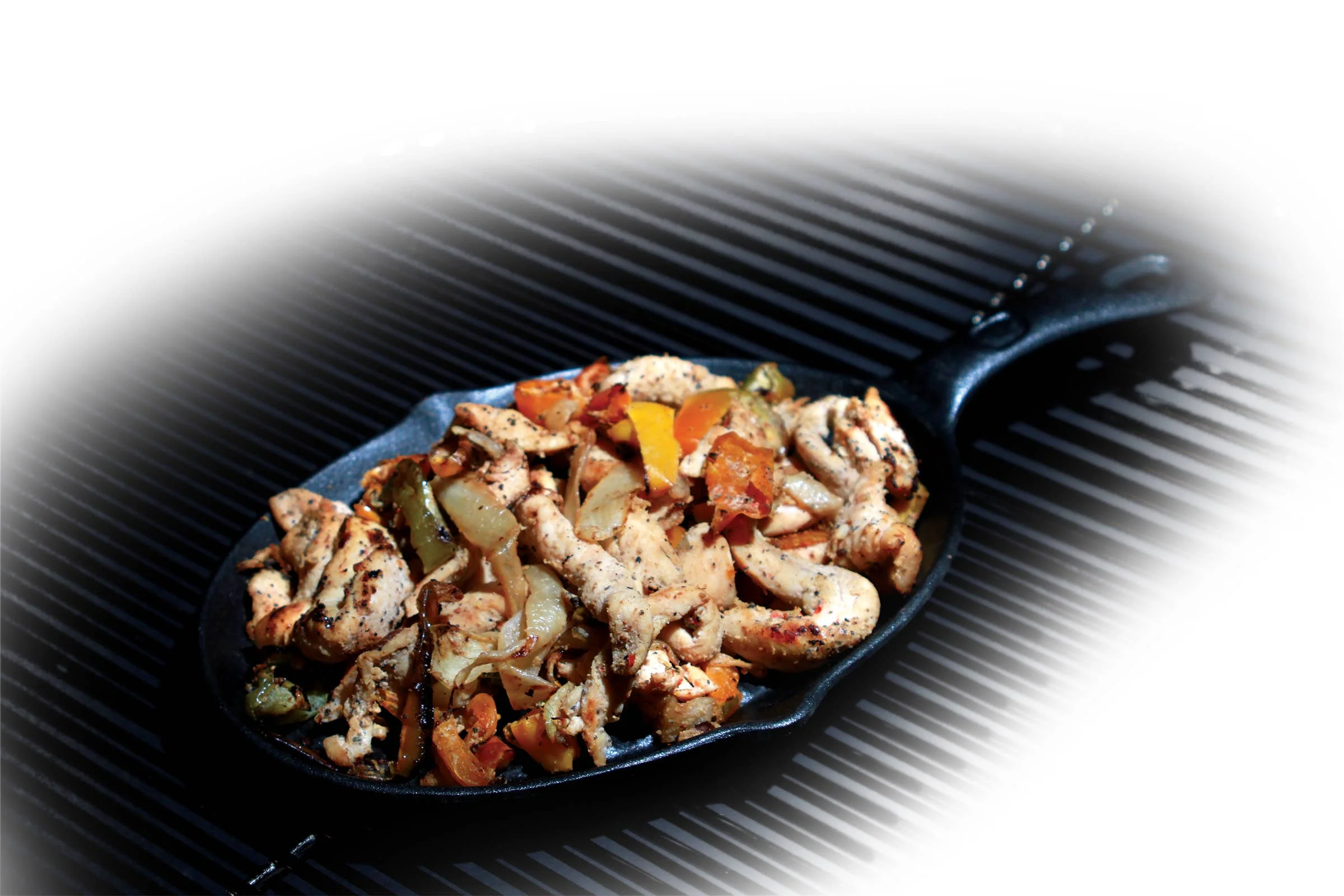 JimBeam Cast Iron Skillet with Handle Mitt and Wood trivet - Image 6