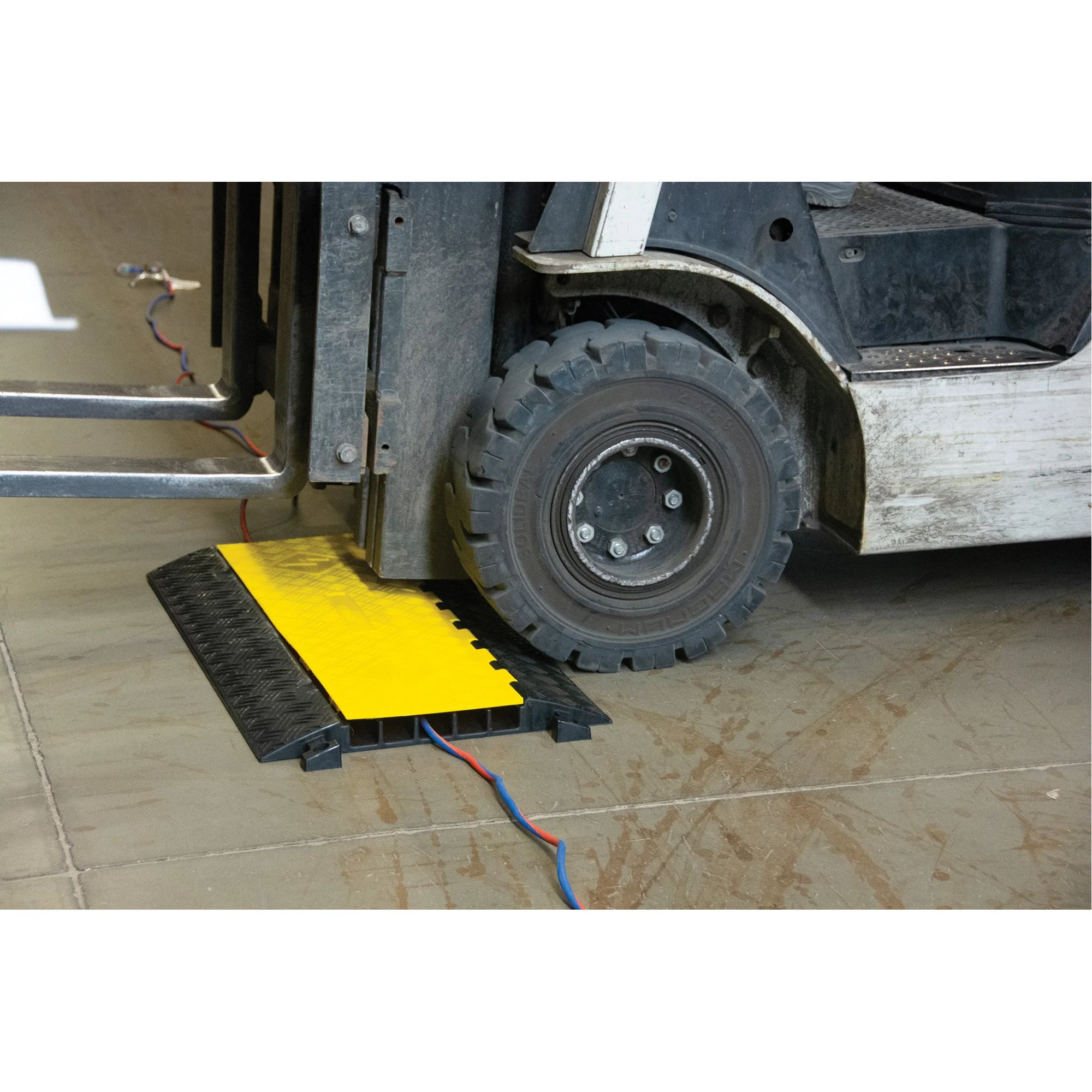 Polyurethane Cable Protector, 5 Channels, 35.43" L x 19.69" W x 2" H - Image 6