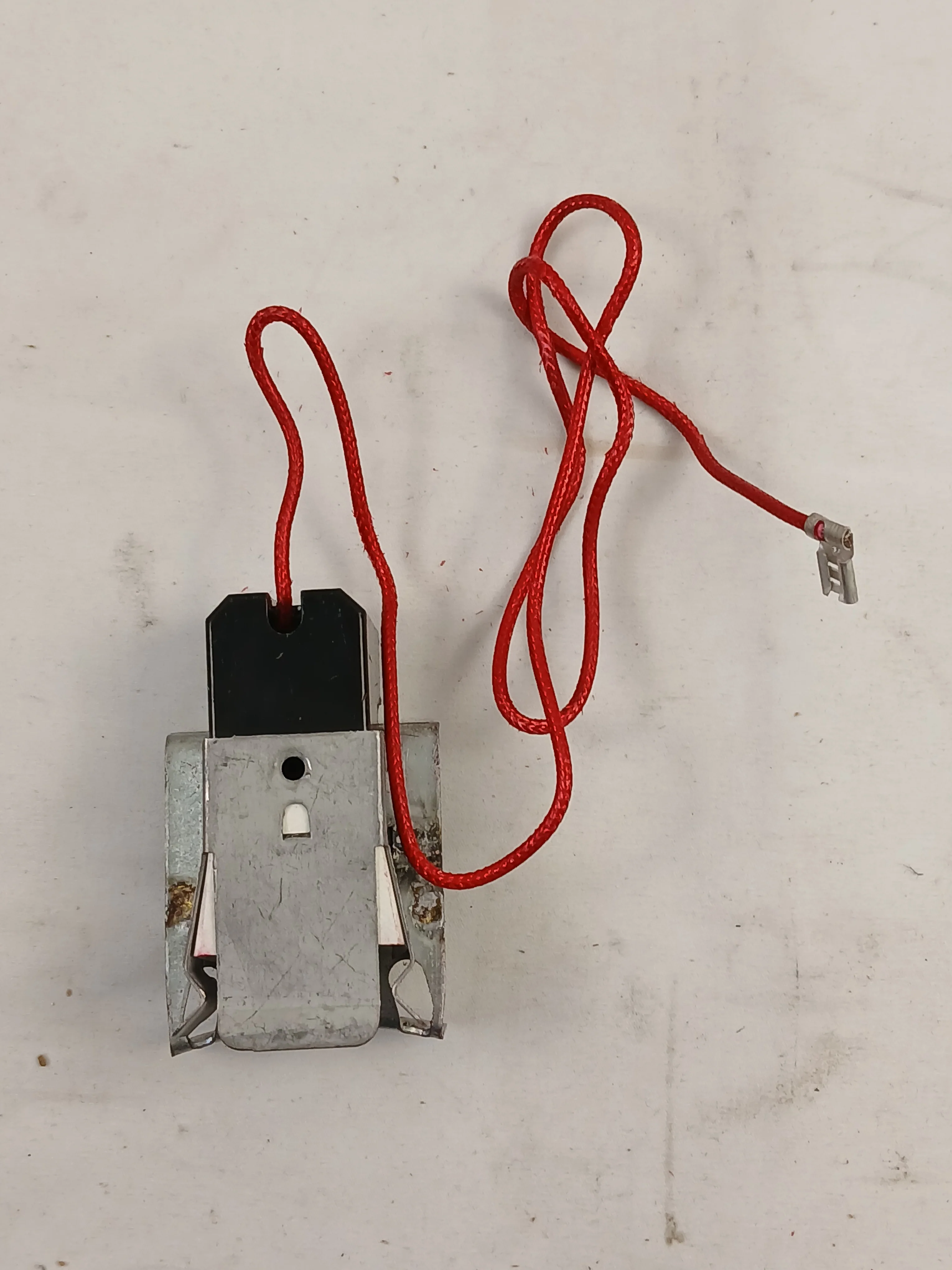 WG02F05816 Range Surface Element Receptacle - Image 3